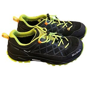 Salewa, Boys Black and Lime Sneakers, Size 3